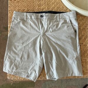 Vuori Men's Khaki Flat Front Shorts